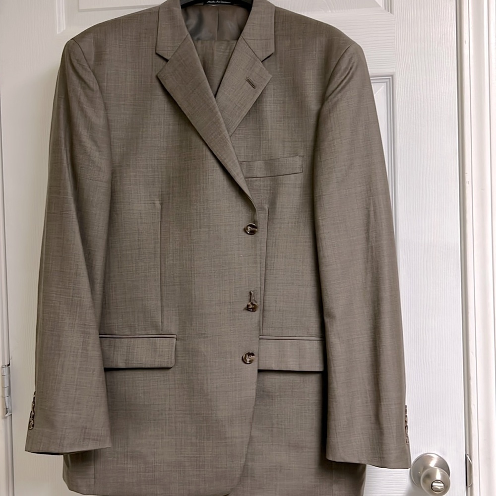 Men’s brown three button suit jacket size 48 regular